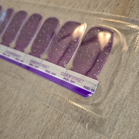 Color Street Nail Polish Strips - Berry Dreamy - Picture 3 of 6